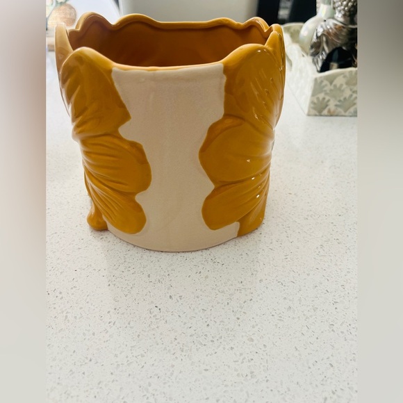 Yellow and White Flower pot with Textured Accents - Picture 2 of 6